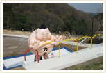 龍崖山公園。山の勾配をうまく使った出来立てのきれいな公園です。