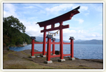田沢湖畔に立つ御座の石神社の鳥居です。