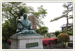 石田会館の石碑